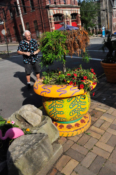 Lee Duquette and the big outside planter